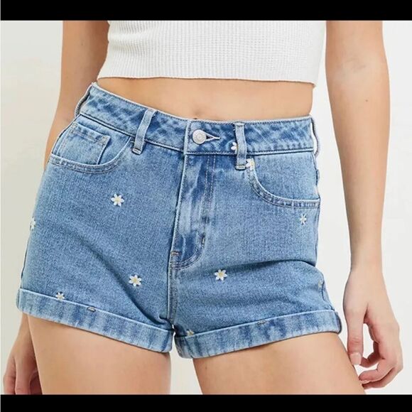 PacSun Pants - Pacsun daisy shorts